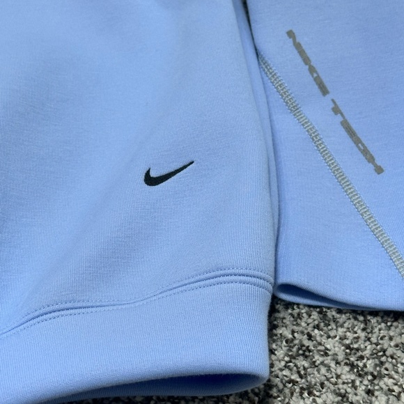 Nike Men's Tech Fleece Oversized Hoodie - Picture 11 of 13